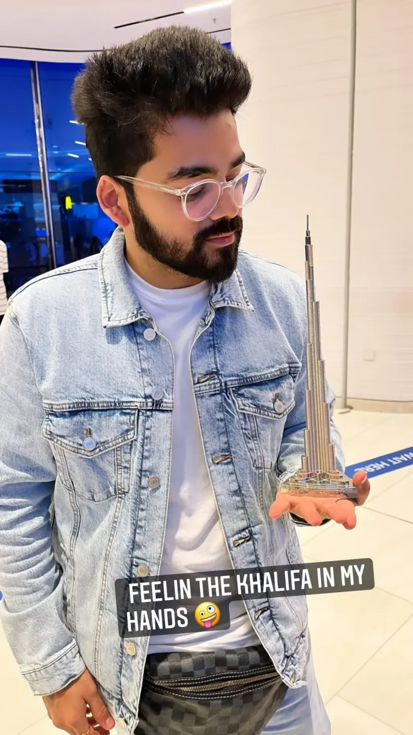 FEELIN THE KHALIFA IN MY HANDS 🤪