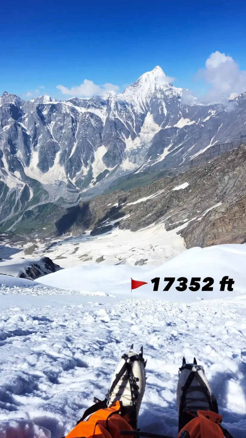 🚩17352 ft