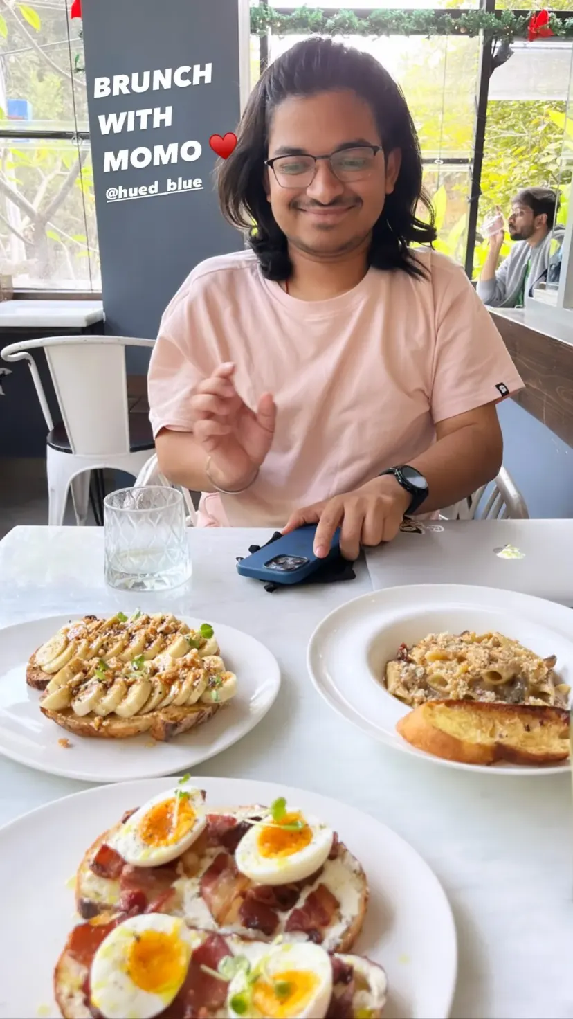 BRUNCH
WITH
MOMO ♥️ @hued_blue